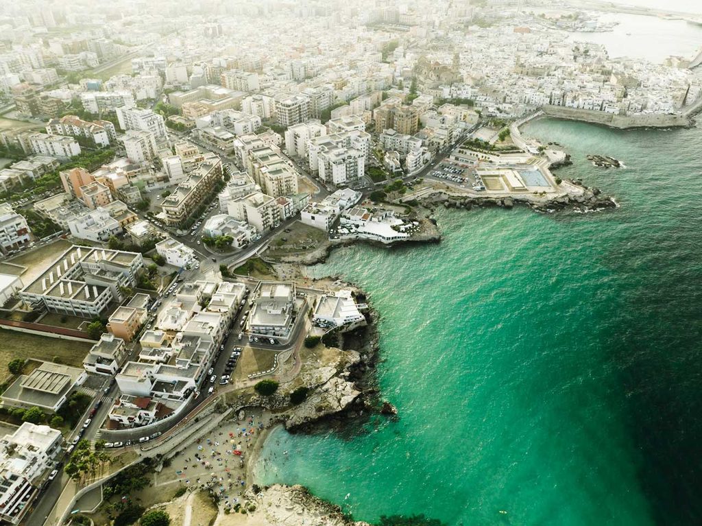 Monopoli strandjai és tengerpartja madártávlatból